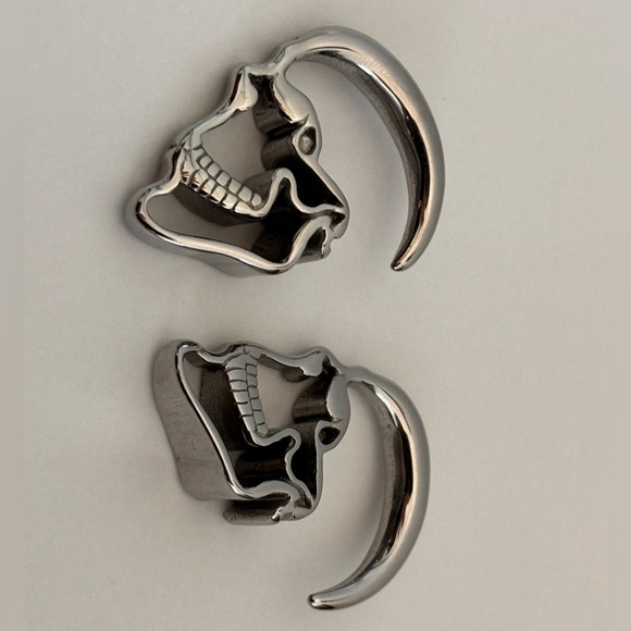 Hanging Skull Tapers - Picture 5 of 6